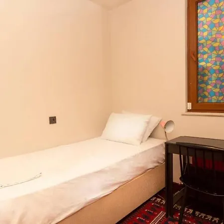Stylish With A Book Collection In Sisli Διαμέρισμα